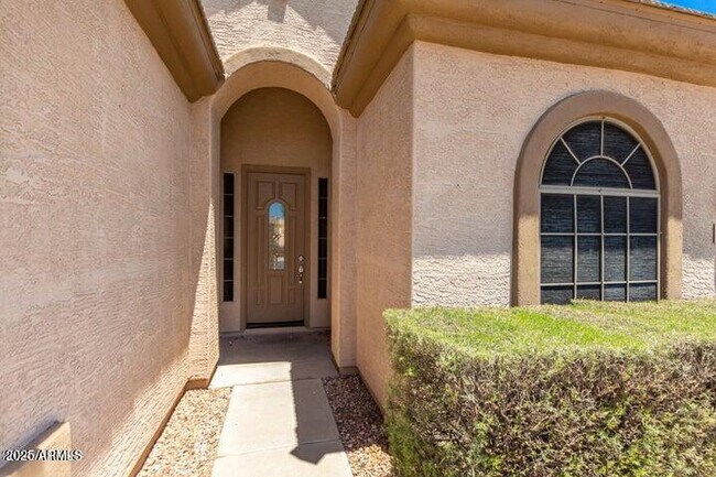 Building Photo - 13508 W Alvarado Dr