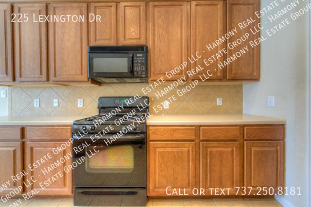 Building Photo - 225 Lexington Dr