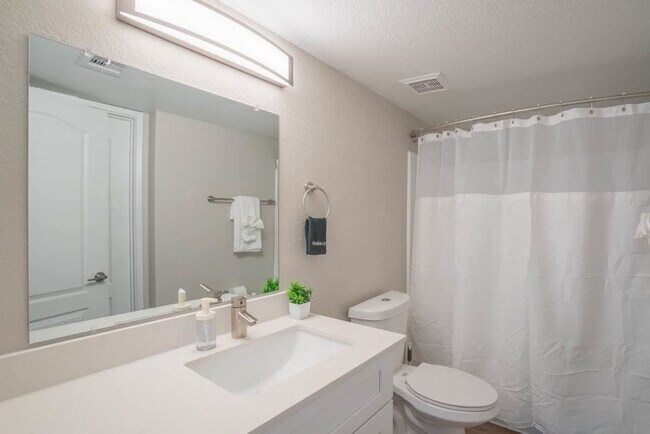 Building Photo - 8550 E McDowell Rd