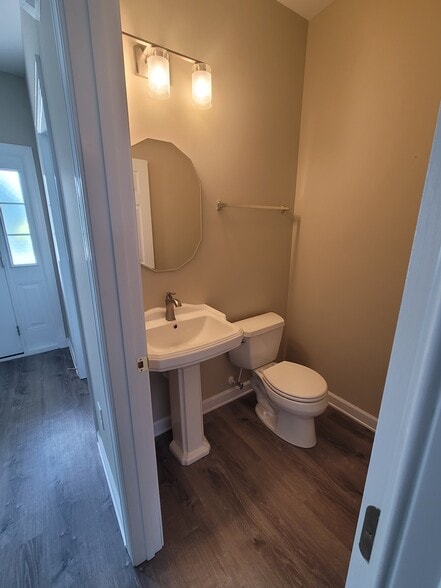 Building Photo - 32818 Almwick Ln