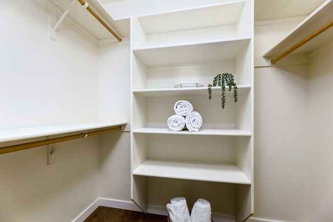 Building Photo - 3 Bed 2.5 Bath Townhome in Prime Boise Location!