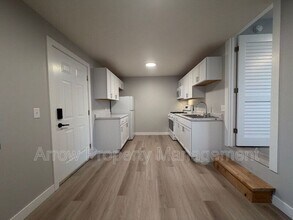 Building Photo - 877 N 26