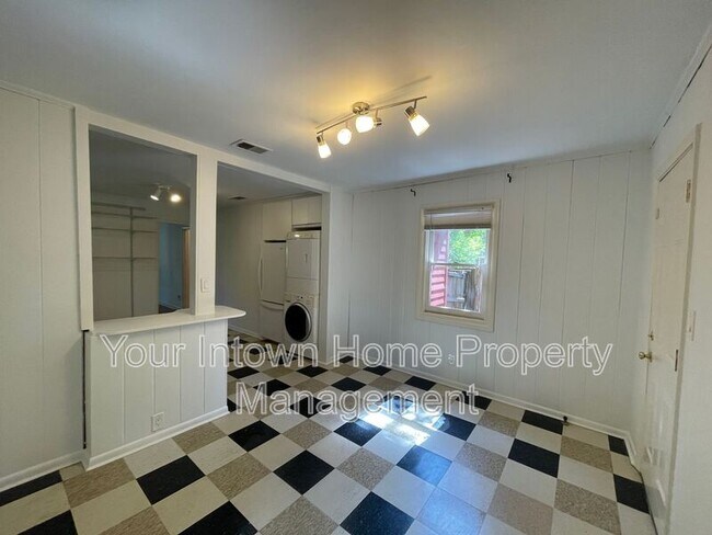 Building Photo - 824 San Antonio Dr NE