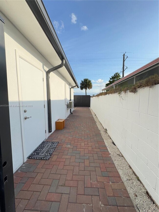 Building Photo - 10330 SW 35th St