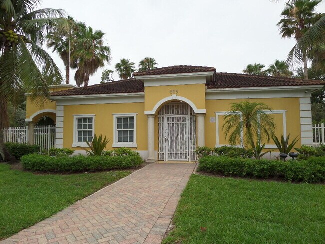 Building Photo - 829 Pipers Cay Dr