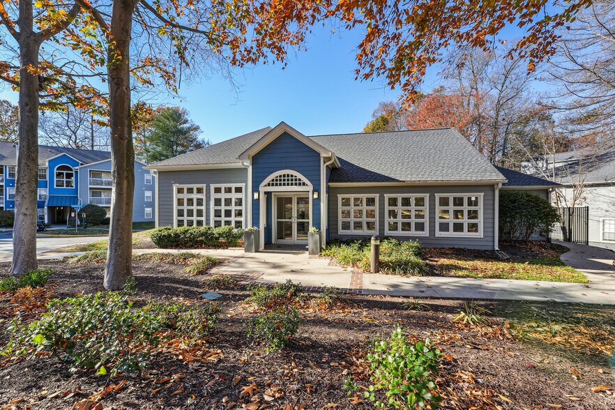 Building Photo - Windsor at Fairlakes