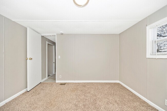 Building Photo - 5201 Amos Reeder Rd