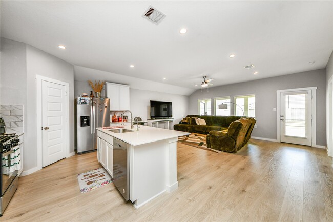 Building Photo - 31711 Melkridge Rd