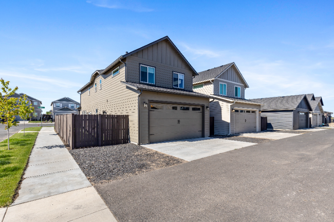 Building Photo - 2523 NW Spruce Pl