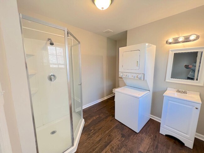 Building Photo - 704 E 32nd St