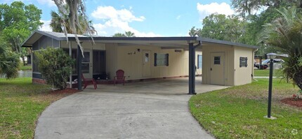 Building Photo - 2 bed 2 baths with carport
