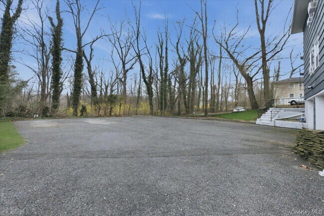 Building Photo - 98 Nassau Rd