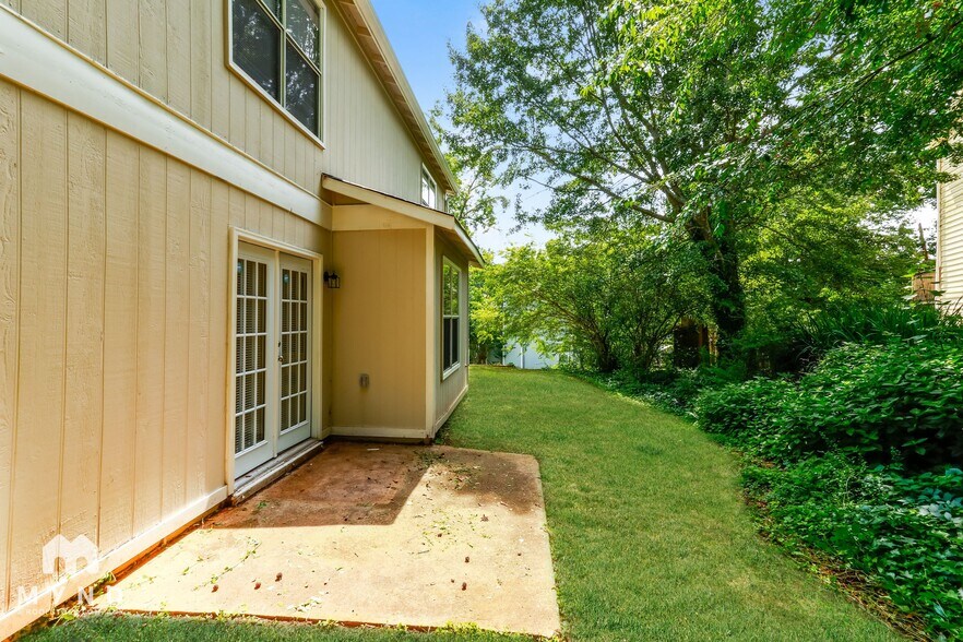 Building Photo - 5550 Panola Pl