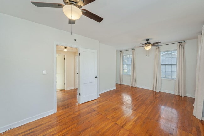 Building Photo - 204 E 2nd Ave