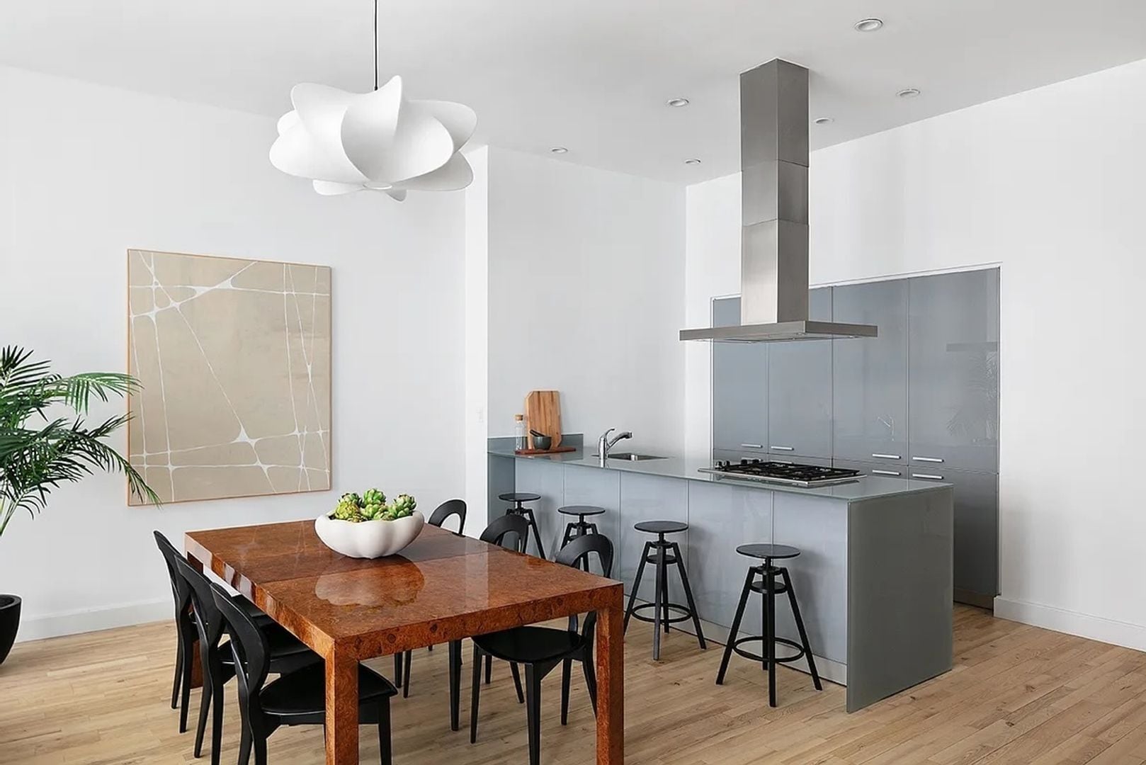 Building Photo - 420 W 25th St