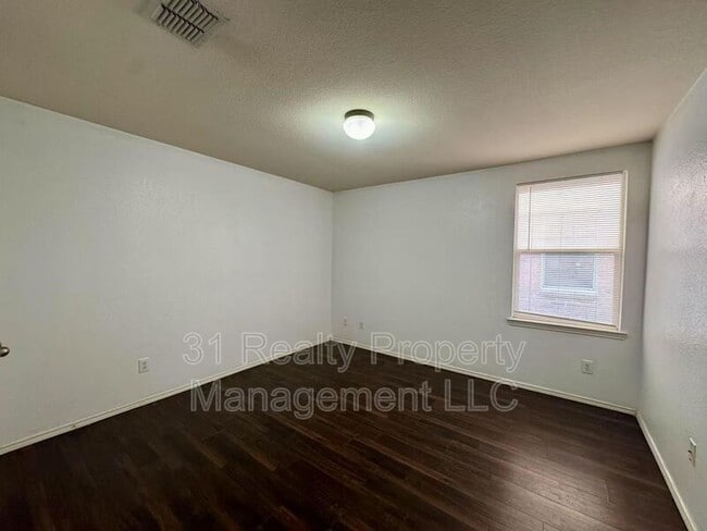 Building Photo - 9832 Dartmouth Dr