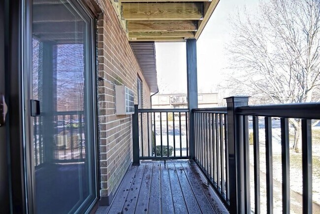 Building Photo - 816 County St