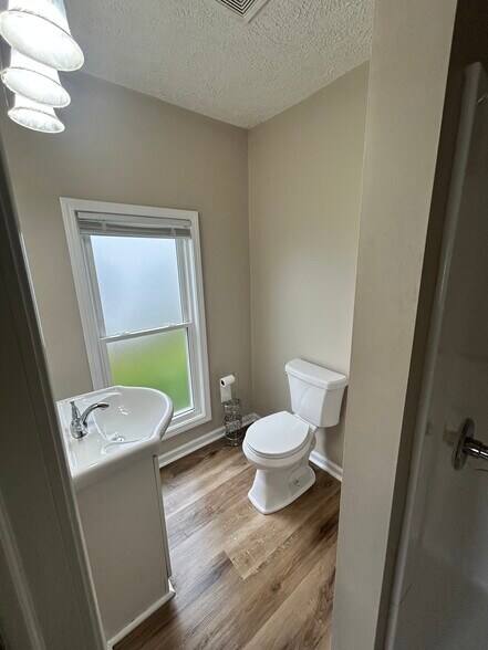 Building Photo - 908 Garfield Ave