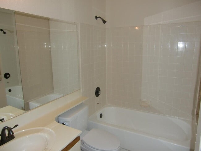 Building Photo - 3305 E Wildwood Dr