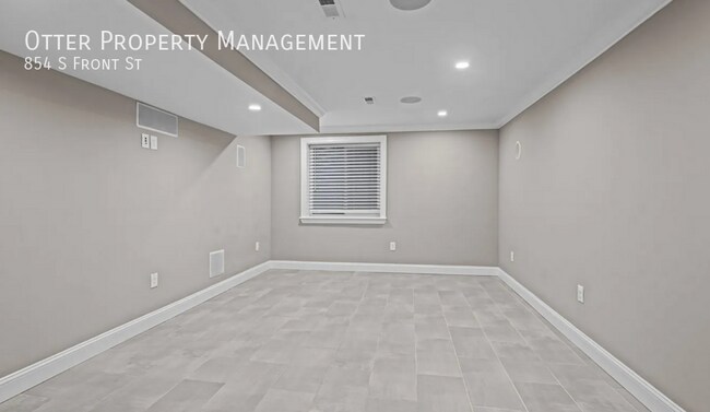 Building Photo - 854 S Front St