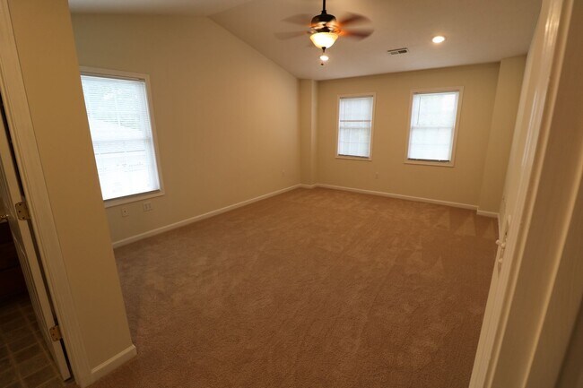 Building Photo - First month's RENT FREE!  3 Bedroom 3 Bath House Next to Campus