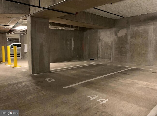 Building Photo - 4915 Hampden Ln