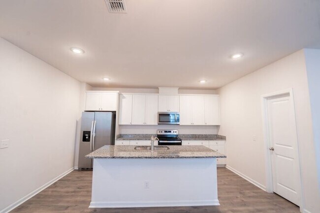 Building Photo - 148 Benelli Dr
