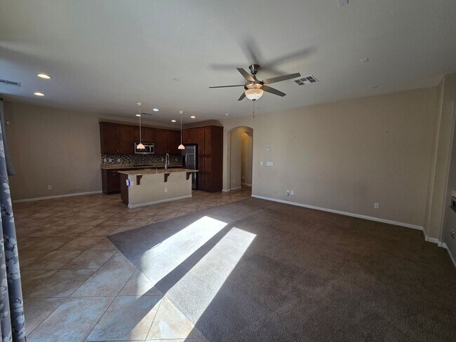Building Photo - An Amazing 3 Bedroom Home in South East Las Vegas.