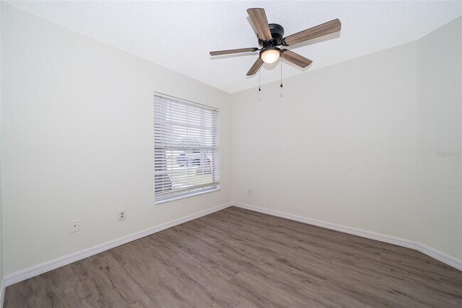 Building Photo - 2425 Rolling Broak Dr