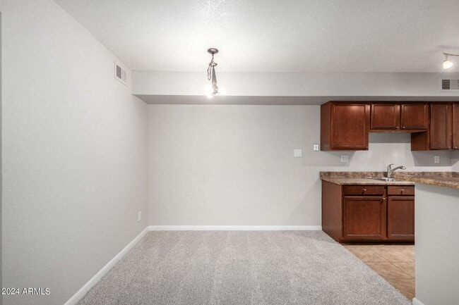Building Photo - Beautiful Scottsdale 1 Bedroom Apartment!