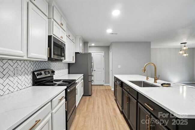 Building Photo - 1737 Hooper Court