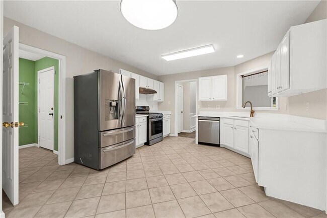 Building Photo - 370 Manor Glen Dr