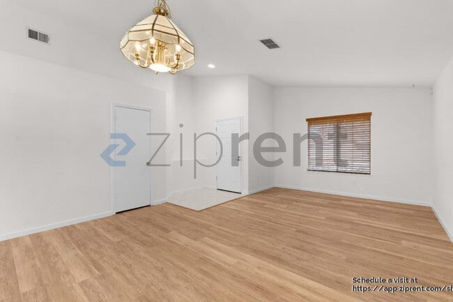 Building Photo - 8361 Delicato Way