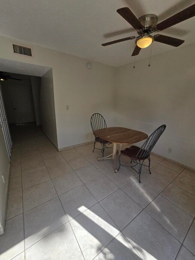 Building Photo - 10710 La Placida Dr