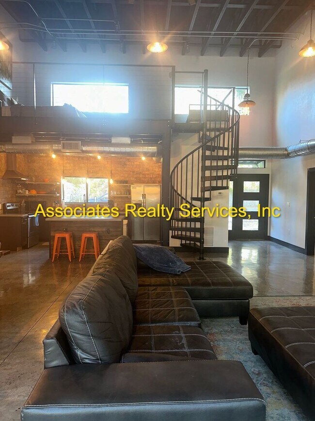 Building Photo - Modern Industrial 2Bed/2Bath Plus Loft in NW Gainesville