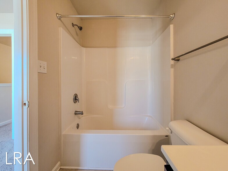 Building Photo - 127 Beacon Woods Drive