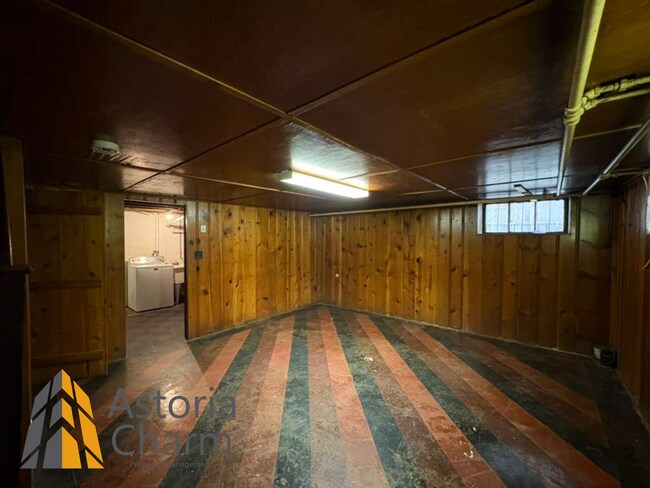 Building Photo - Conveniently Located 4 Bedroom with Privat...