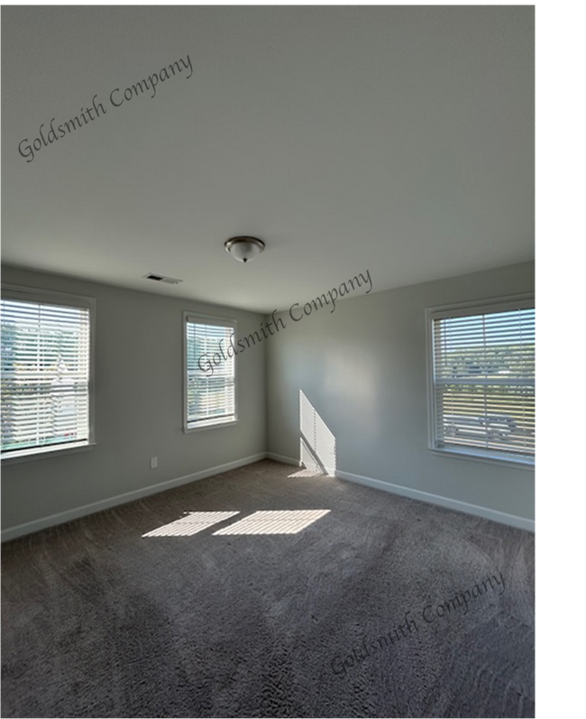 Building Photo - "Spacious Elegance Awaits: 5-Bedroom, 4.5-Bath Gem on Plumblee Lane!"