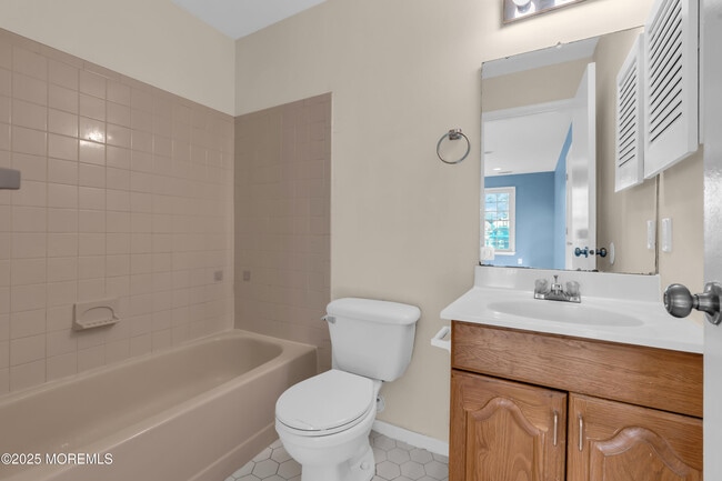 Building Photo - 435 Hancock Pl