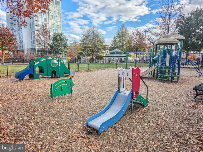 Building Photo - 1023 N Royal St