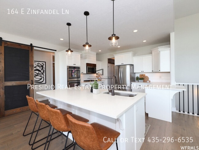 Building Photo - 164 E Zinfandel Ln