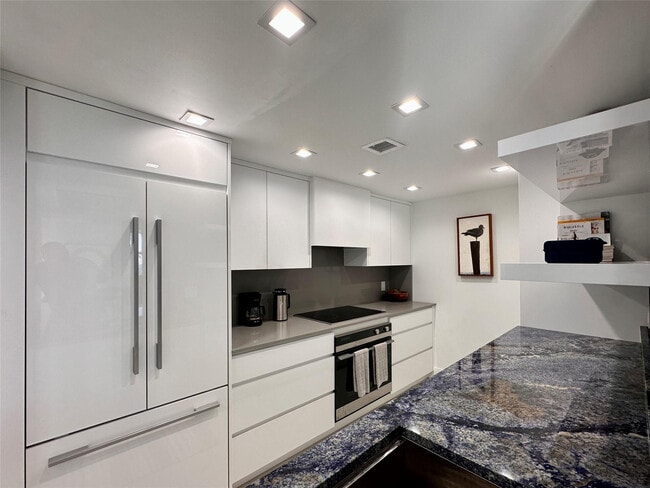 Building Photo - 209 N Fort Lauderdale Beach Blvd