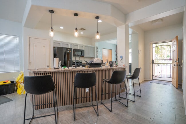 Building Photo - 9377 W Milkweed Loop