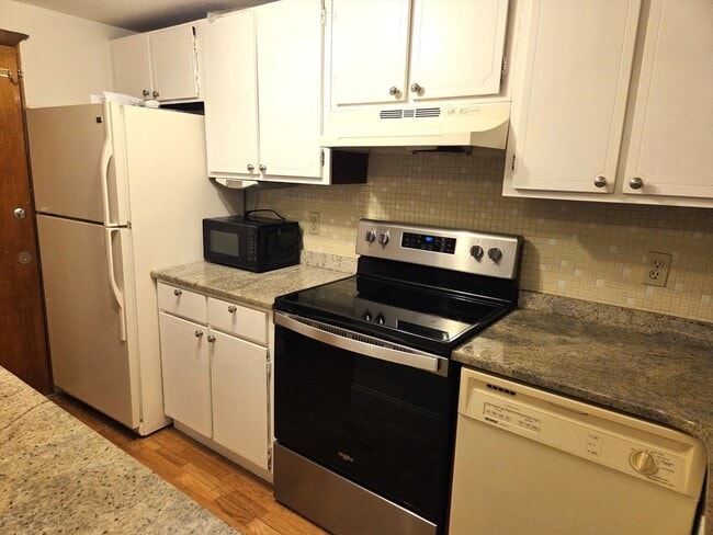 Building Photo - 586 Boston Post Rd E