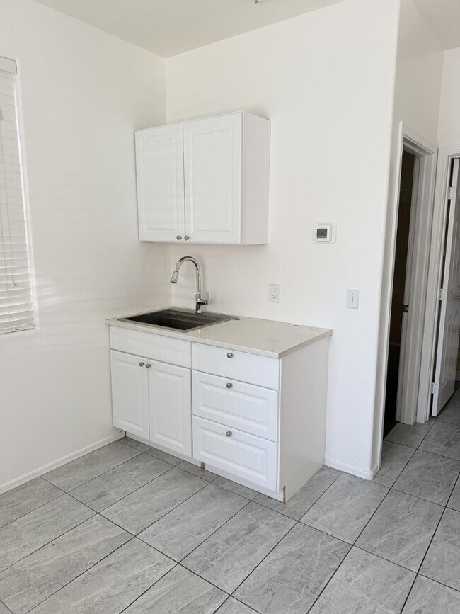 Building Photo - 7706 S 24th Dr