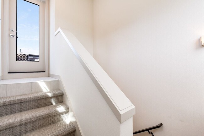 Building Photo - 2114 3rd Ave N