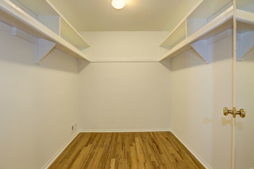 Building Photo - 8804 Falls Chapel Way