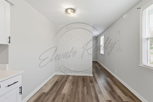 Building Photo - Two Bedroom Ranch Duplex in Hermitage with Updates and on Special!