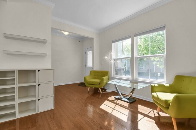 Building Photo - Spacious 3 Bedroom Home with Loft, Elegant...