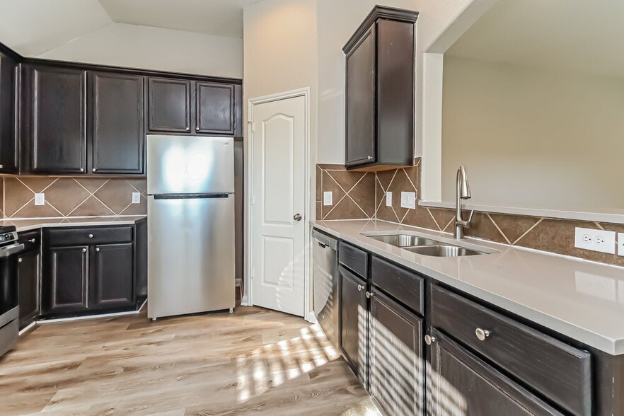 Building Photo - 323 Sea Breeze Dr